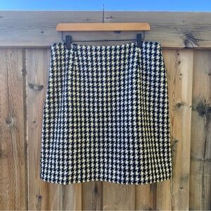 Casual Corner | Vintage Wool Made in Italy 🇮🇹 Houndstooth Pencil Skirt Lined